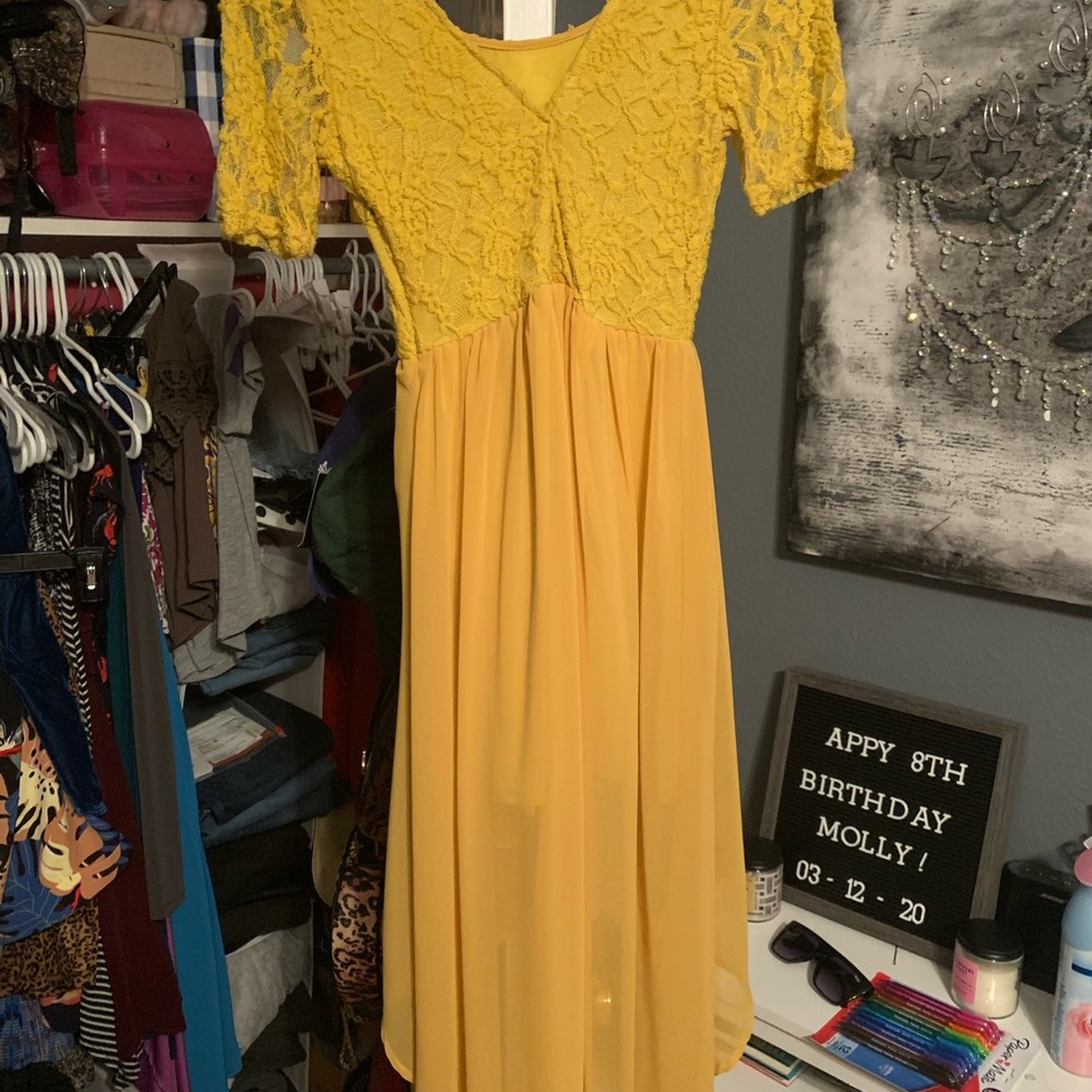 yellow dress